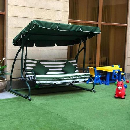 Hotel & Apartments California Yerevan Exterior photo
