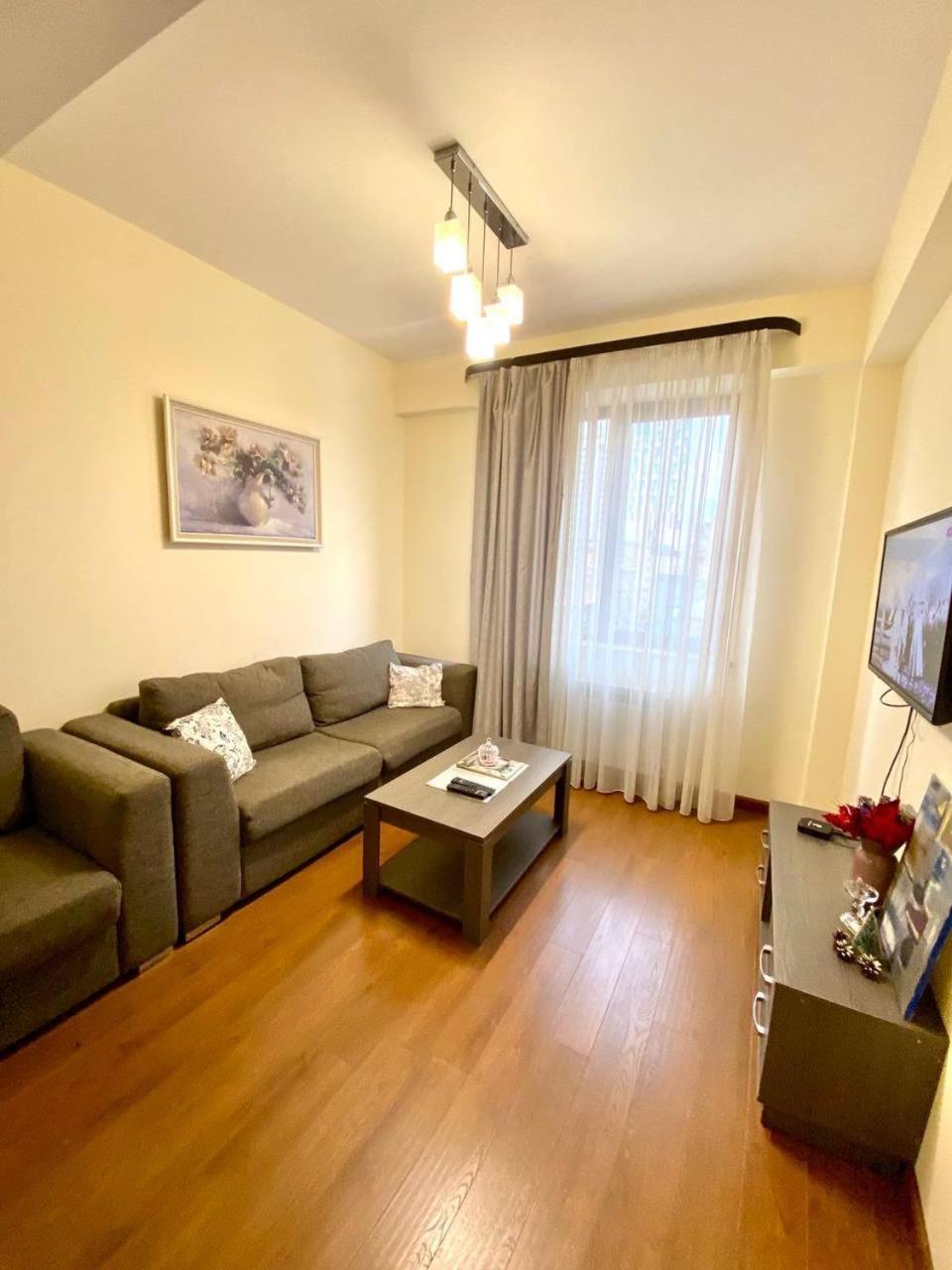 Hotel & Apartments California Yerevan Exterior photo