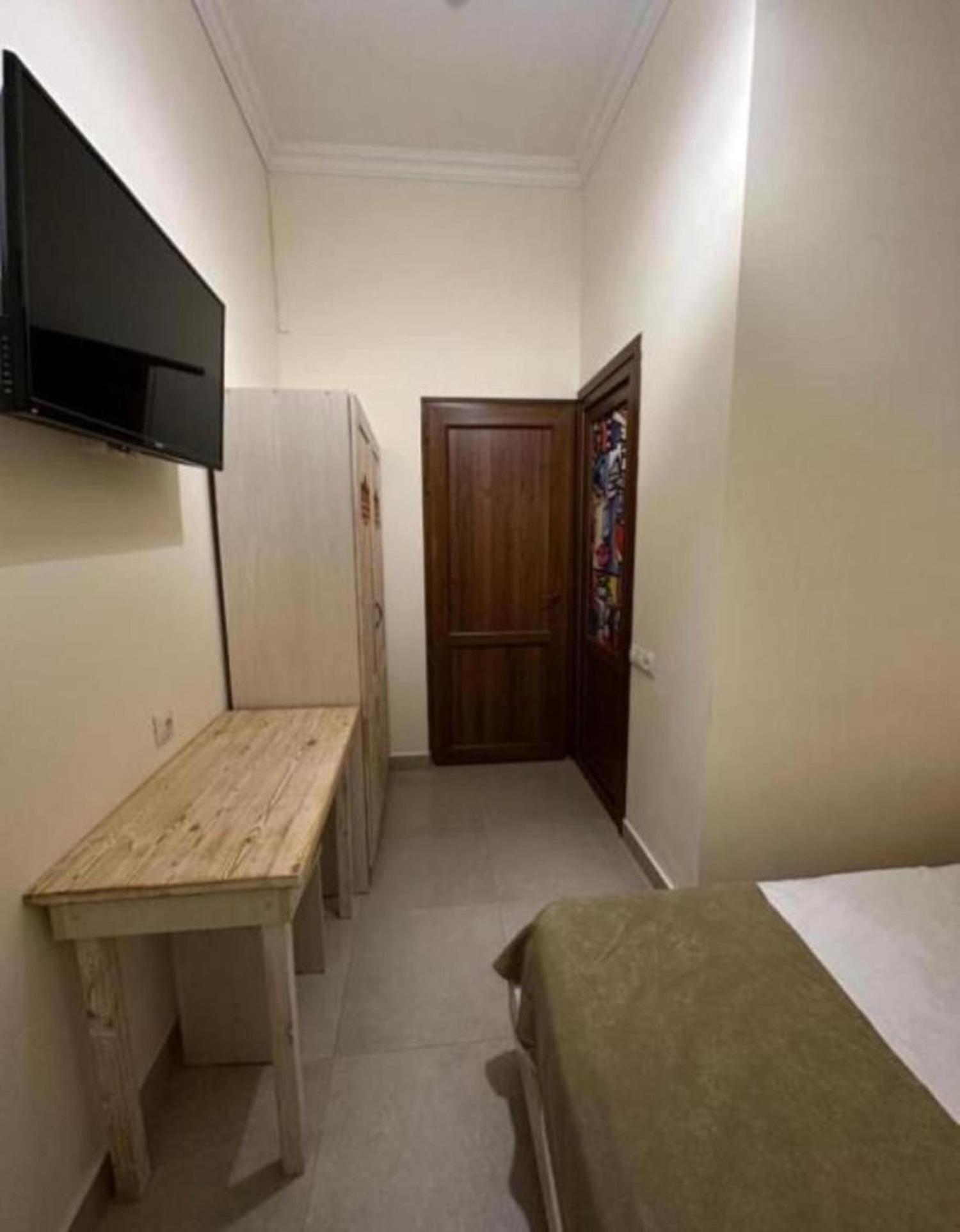 Hotel & Apartments California Yerevan Exterior photo